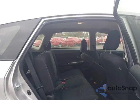 2017 Toyota Prius V Two z USA, uszkodzony, nr VIN JTDZN3EU7HJ071451